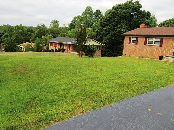 3rd image of 390 Chatmoss Court Ext