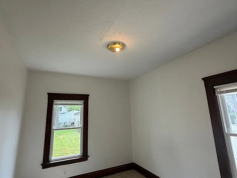 4517 Bucyrus Ave — Photo 8
