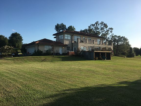2nd image of 146 Lakeview Dr