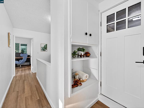 5th image of 230 Fairlawn Dr