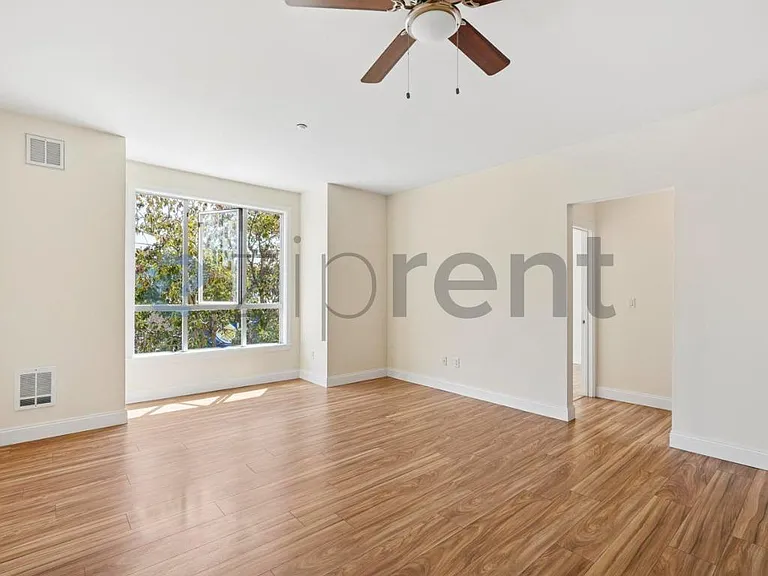 585 9th St #313 — Photo 8
