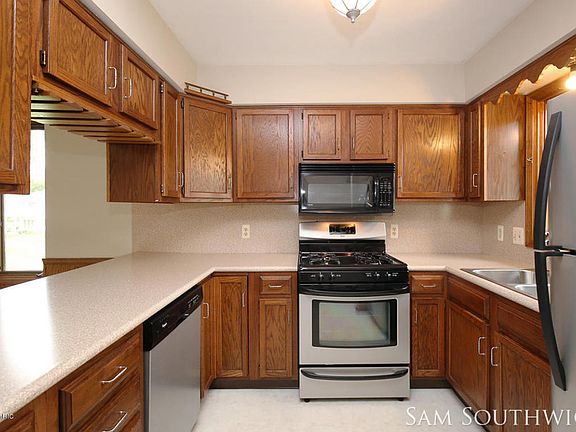 4th image of 4521 N Valley Dr NE #12