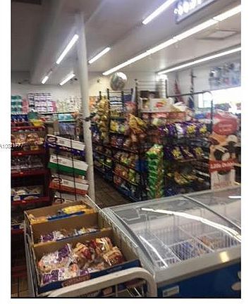 5th image of 2210 Miami Gardens Dr