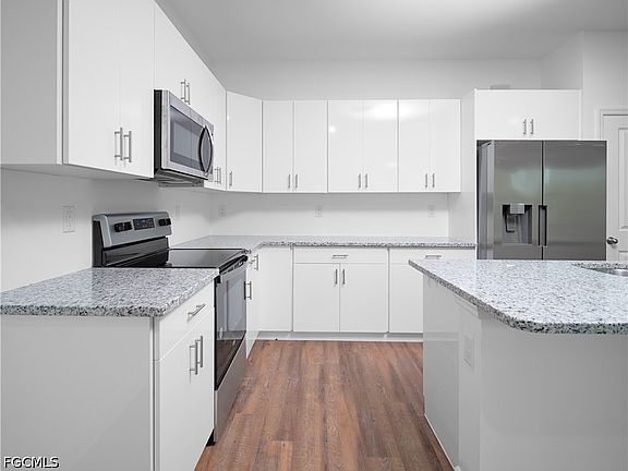 3rd image of 3010 Harvard Cir