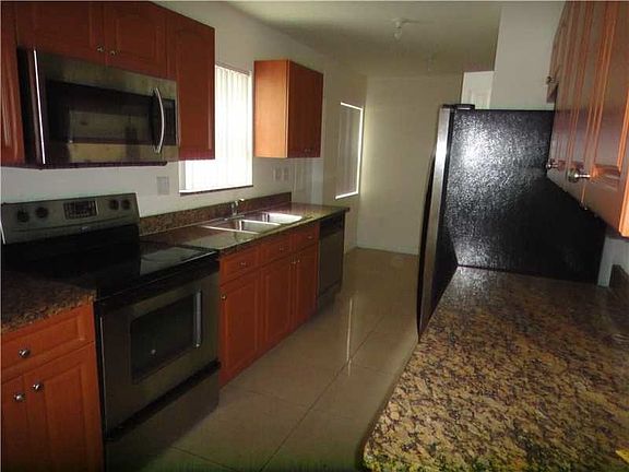 5th image of 207 NW 14th Ave #0