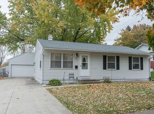 301 Lewellen Dr NW, Cedar Rapids, IA 52405
