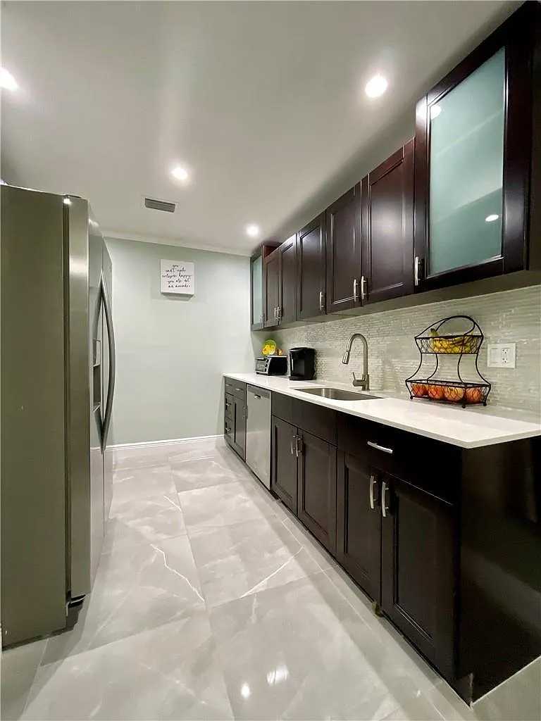 2 bed, 1150 sqft, $2,200 — Photo 2