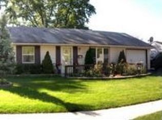 305 Laurel Ln, Streamwood, IL 60107