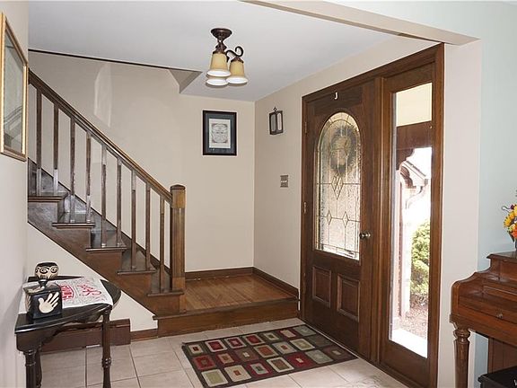 5th image of 140 Woodshire S