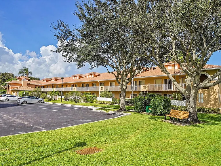 5876 Regal Glen Dr #201 — Photo 2