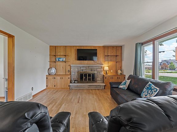 5th image of 51061 N Shore Dr