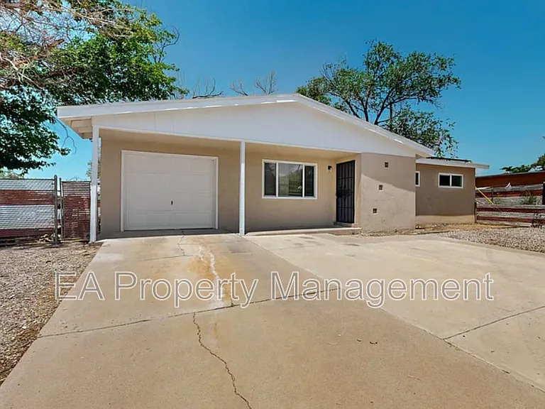 1055 Betts St NE — Photo 6
