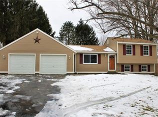 11 Cascade Rd, West Henrietta, NY 14586