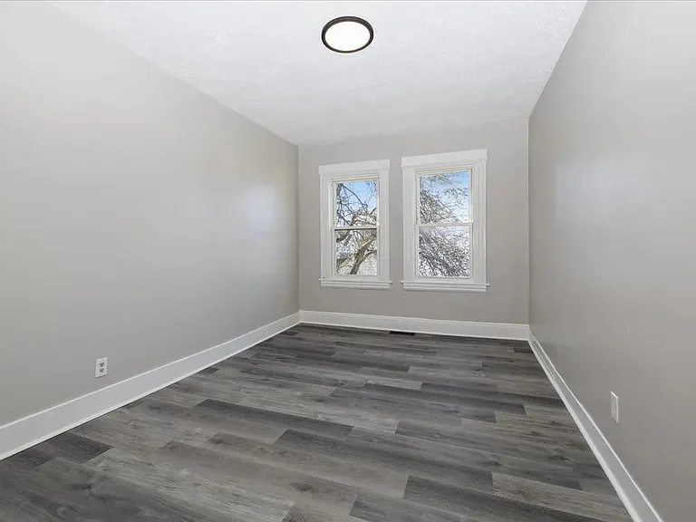 49 Cowles St #49 — Photo 8