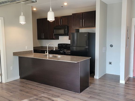 5th image of 1159 E Main St #301