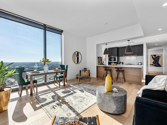 4th image of 70 Rainey St #1807