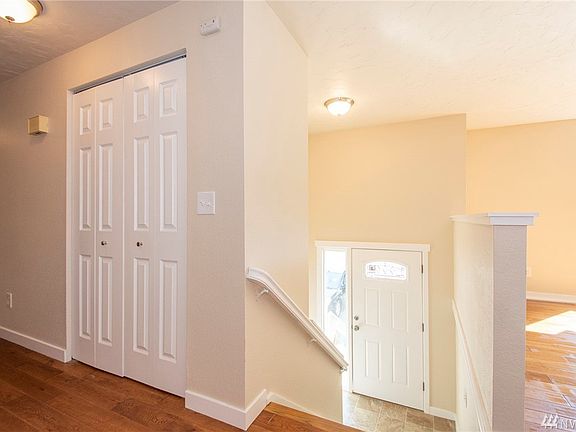 3rd image of 2740 Harbor Heights Ln E