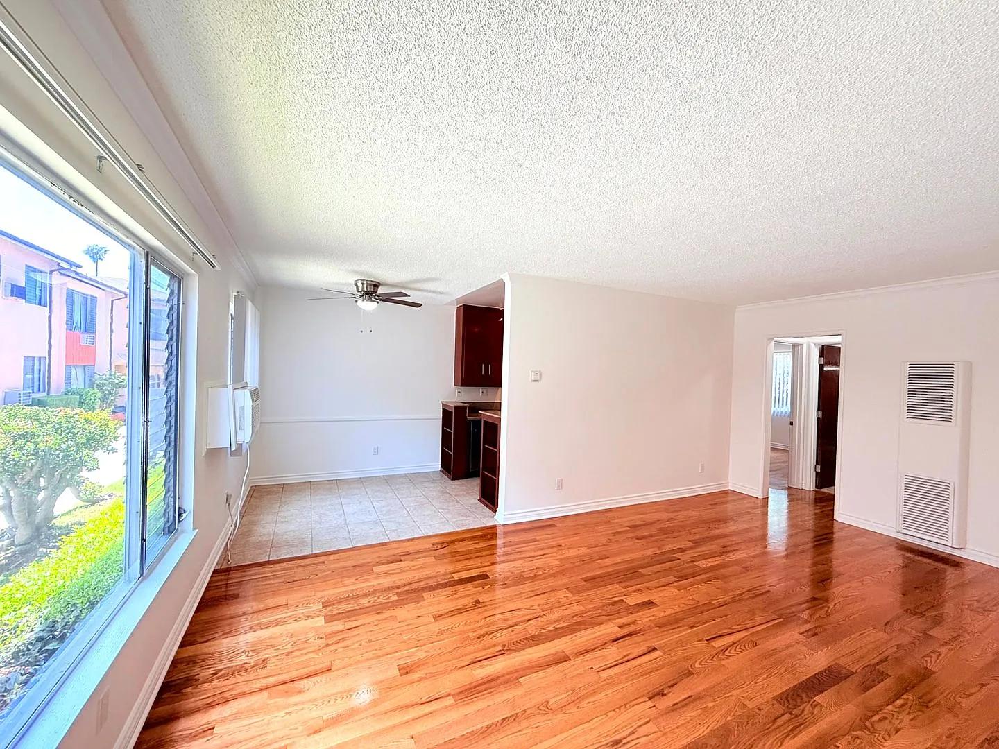5618 Harold Way — Photo 2