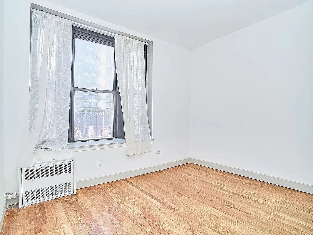 152 East 22nd Street — Photo 4