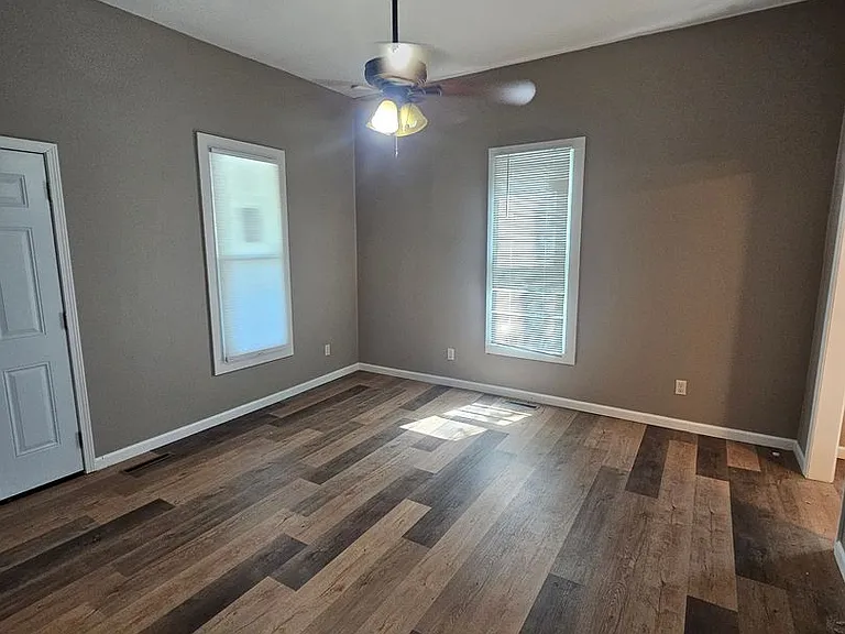 1030 W Scott St — Photo 2