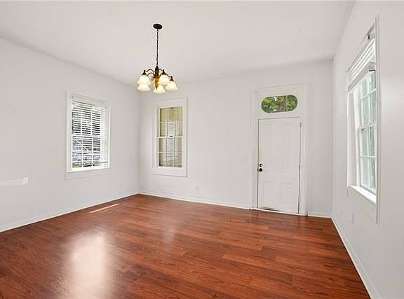 5th image of 812 Madison St