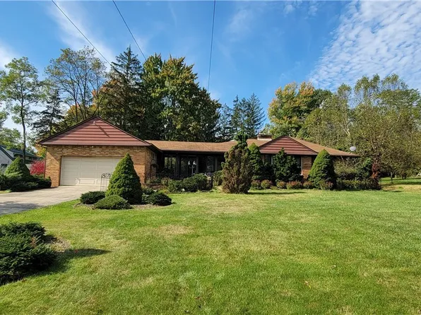 8560 Whitewood Rd, Brecksville, OH 44141