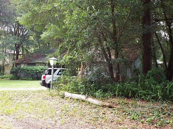 4th image of 25732 Pinehurst St