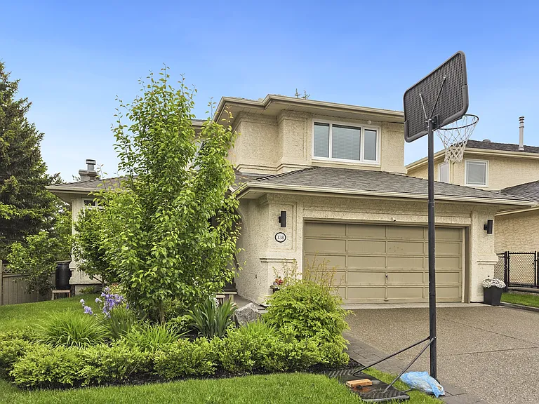 138 Mount Robson Close SE — Photo 56
