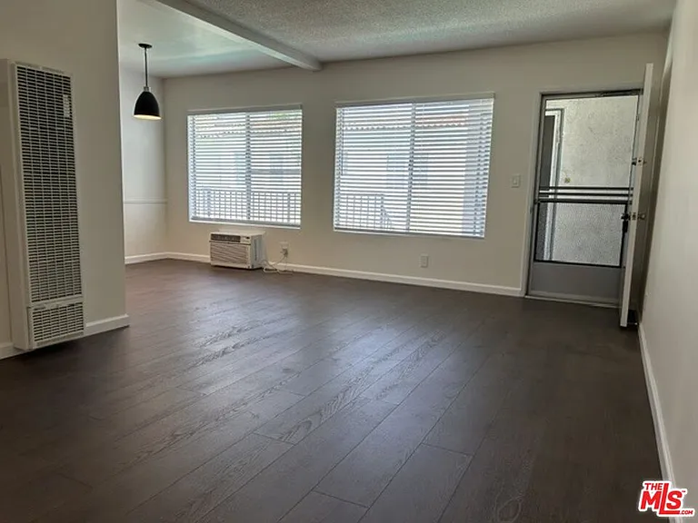 346 S Van Ness Ave #10 — Photo 7