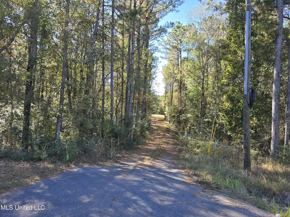 2243 Central Firetower Rd, Lucedale, MS 39452