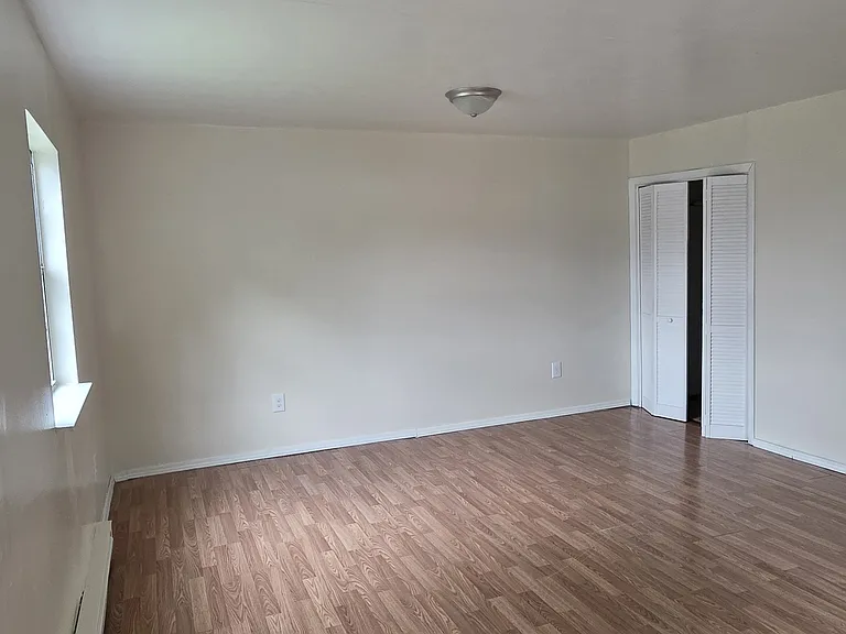 555 1/2 Canterbury Dr — Photo 18