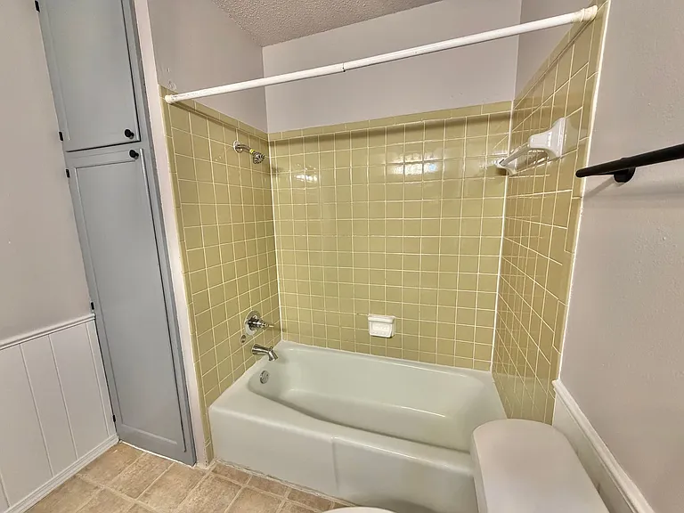 1201 Lakecrest Dr — Photo 7
