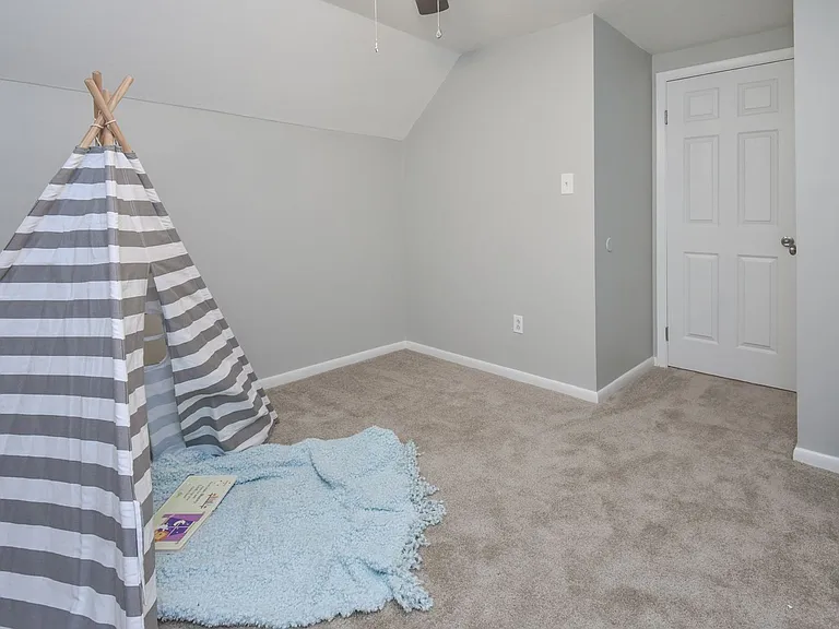 1423 Goldfinch Ln — Photo 28
