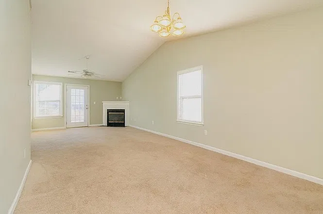 1703 Summerwoods Ln — Photo 3