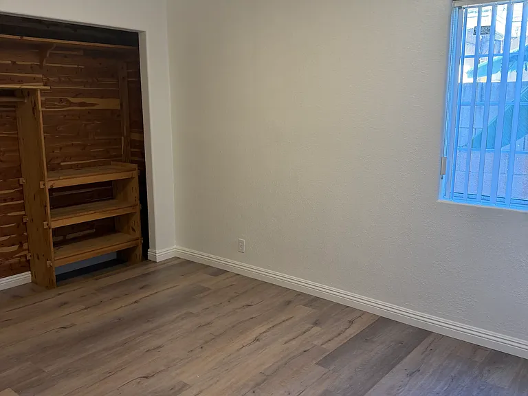 1309 Elmhurst Ave — Photo 10