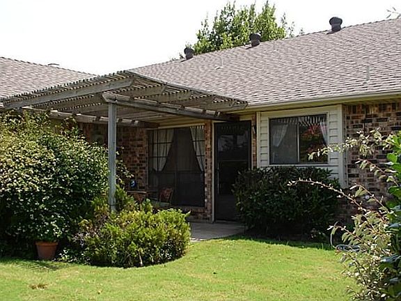 3rd image of 2061 Hawken Dr