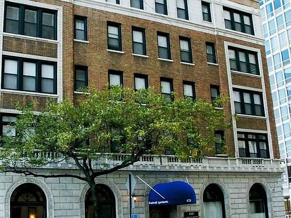 5th image of 420 W Fullerton Pkwy APT 220