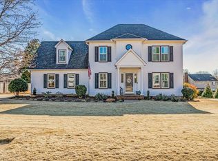15 Chariot Ln, Simpsonville, SC 29681