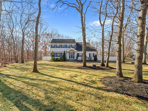 3rd image of 194 Miller Place Road