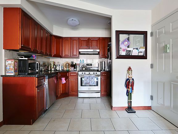 4th image of 2317 Broadway APT 3A