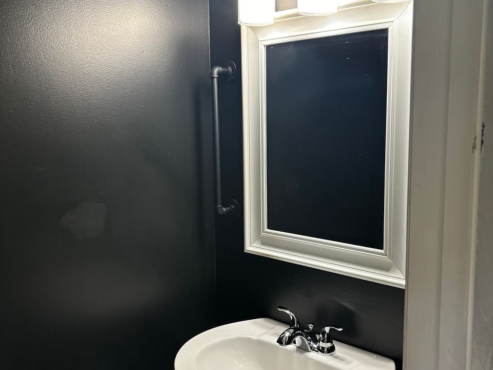 1st image of 322 Windsor Park Dr
