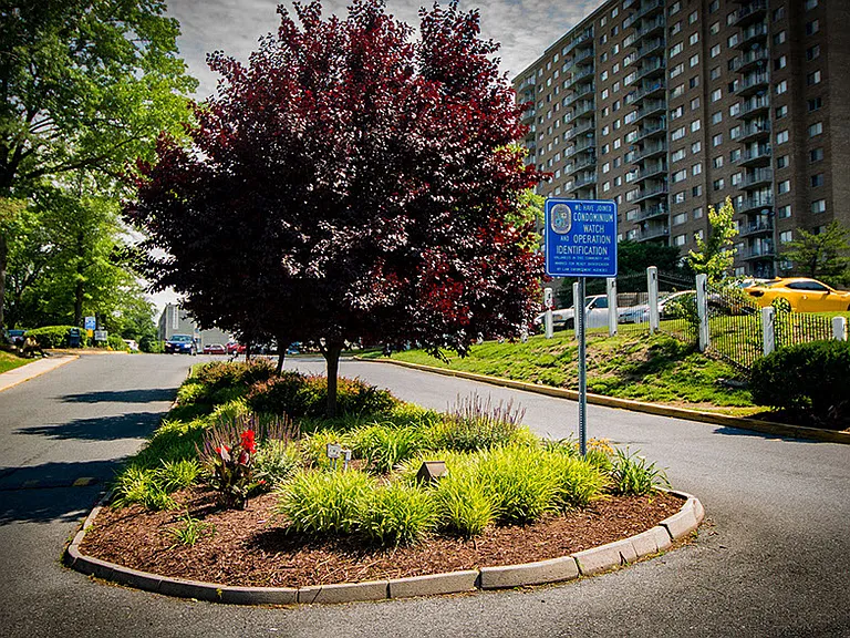 Heritage Park Apartments Entry Landscaping