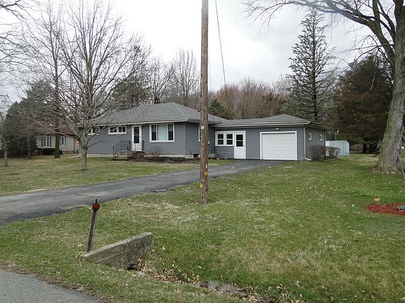 2nd image of 1826 E Division St