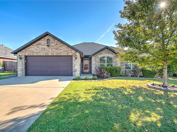 6203 S 39th St, Rogers, AR 72758