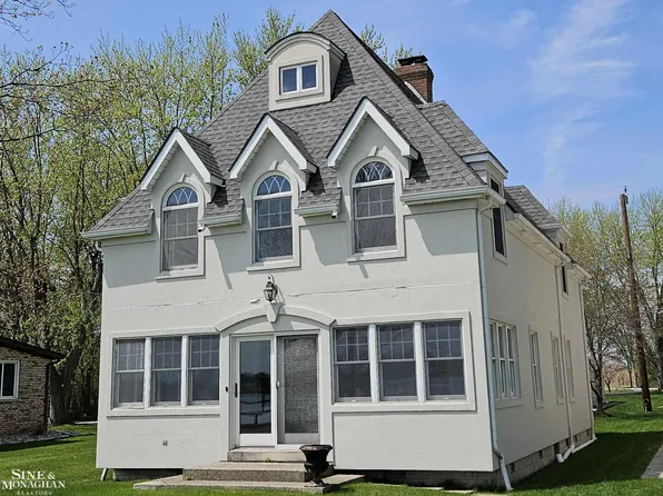 7765 S River Rd, Marine City, MI 48039