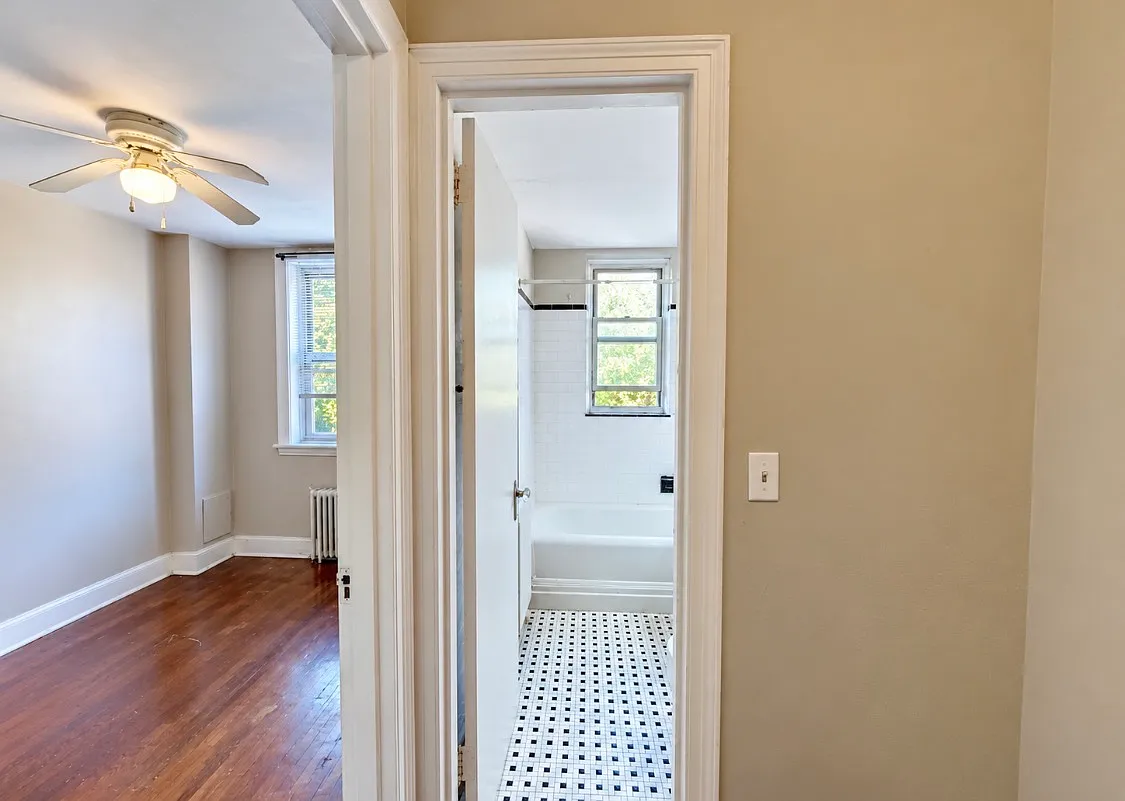 1 bed, $899 — Photo 2