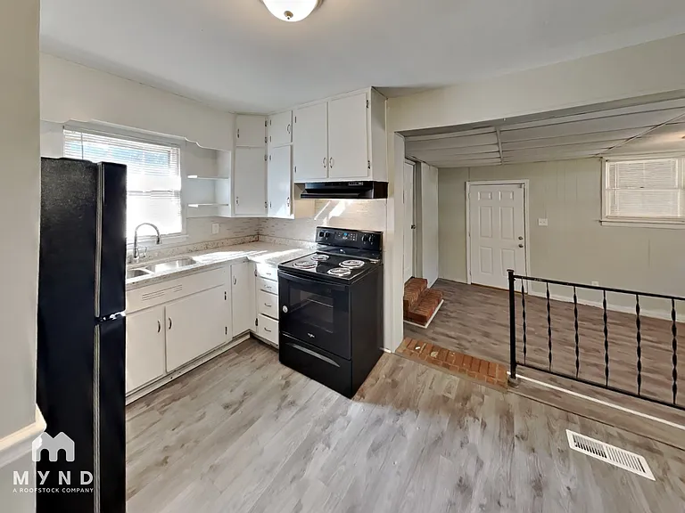 6220 Leslie Dr — Photo 3