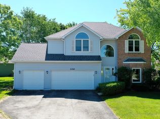 1310 Turnberry Dr, North Aurora, IL 60542