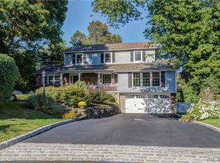 9 Great Neck Ct, Huntington, NY 11743