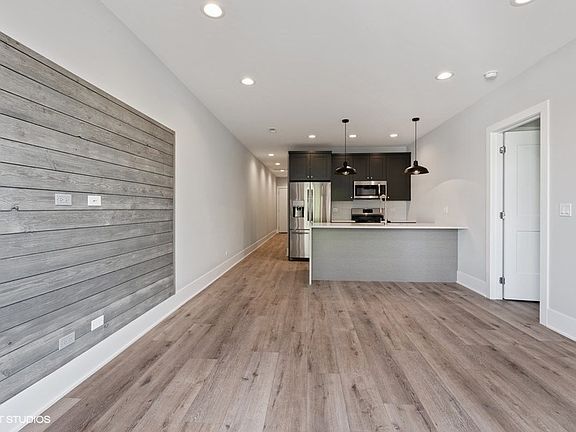 4th image of 3720 N Ashland Ave #303